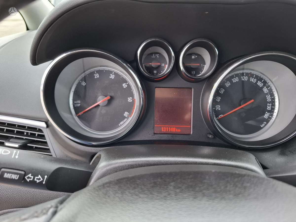 Opel Zafira 2015 — photo 16