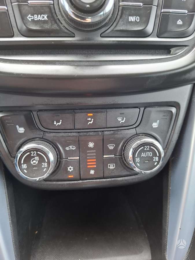 Opel Zafira 2015 — photo 19
