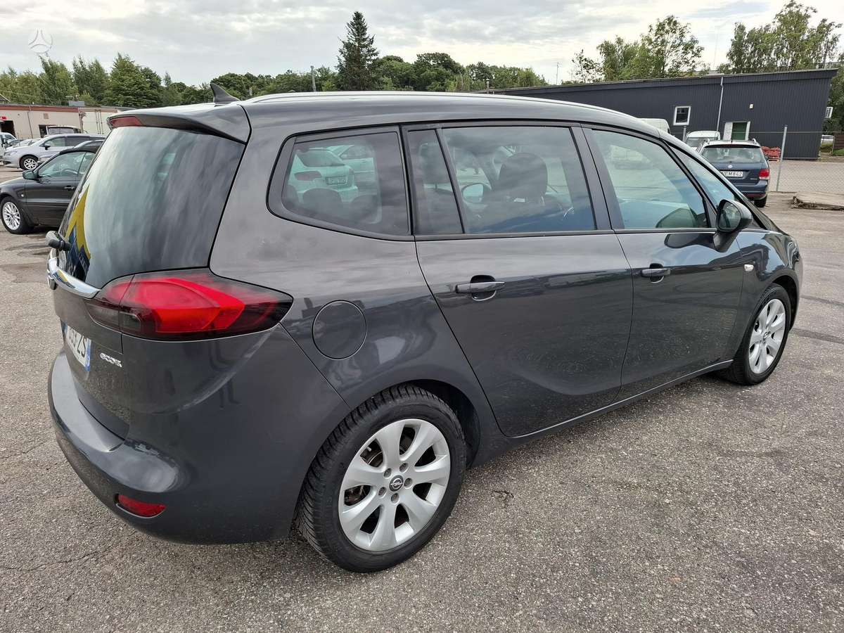 Opel Zafira 2015 — photo 5