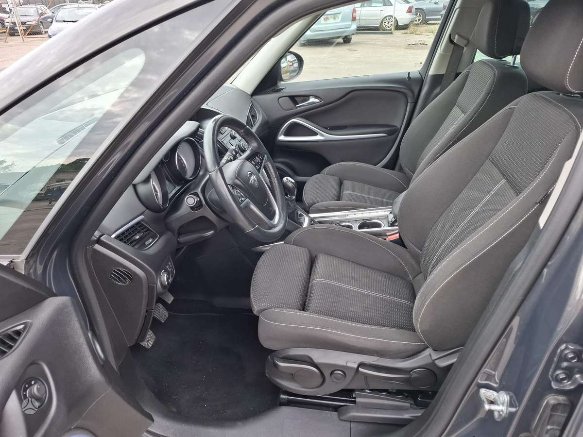 Opel Zafira 2015 — photo 8
