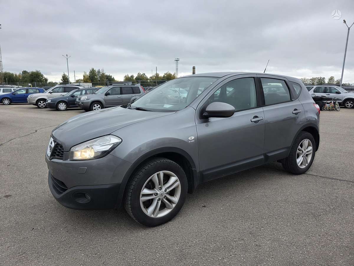 Nissan Qashqai 2012 — rear view
