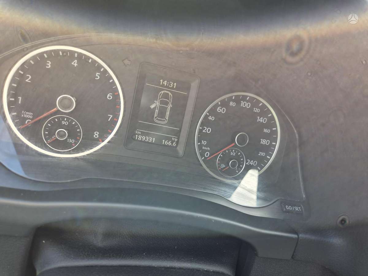 Volkswagen Tiguan 2011 — interior