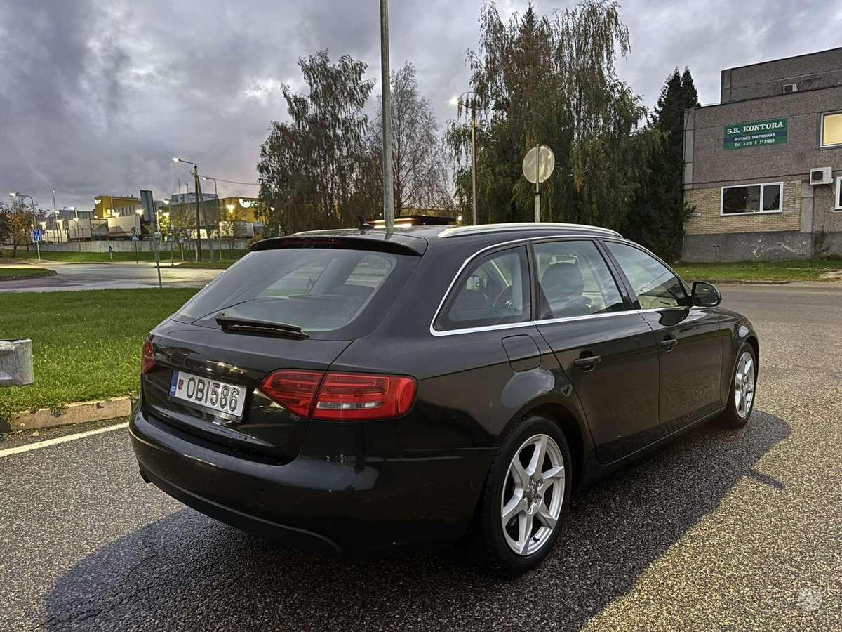 Audi A4 2009 — салон