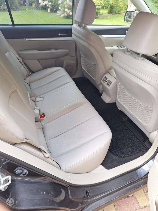 Subaru Outback 2010 — photo 11