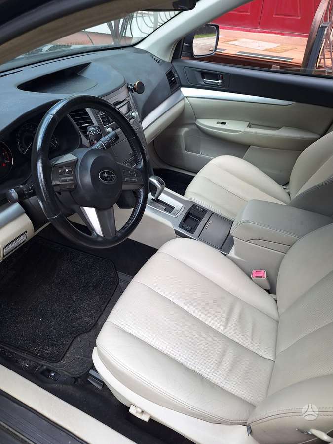 Subaru Outback 2010 — photo 7