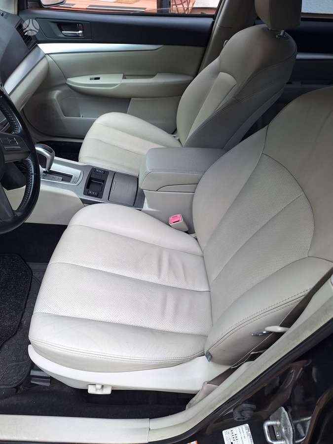 Subaru Outback 2010 — photo 8