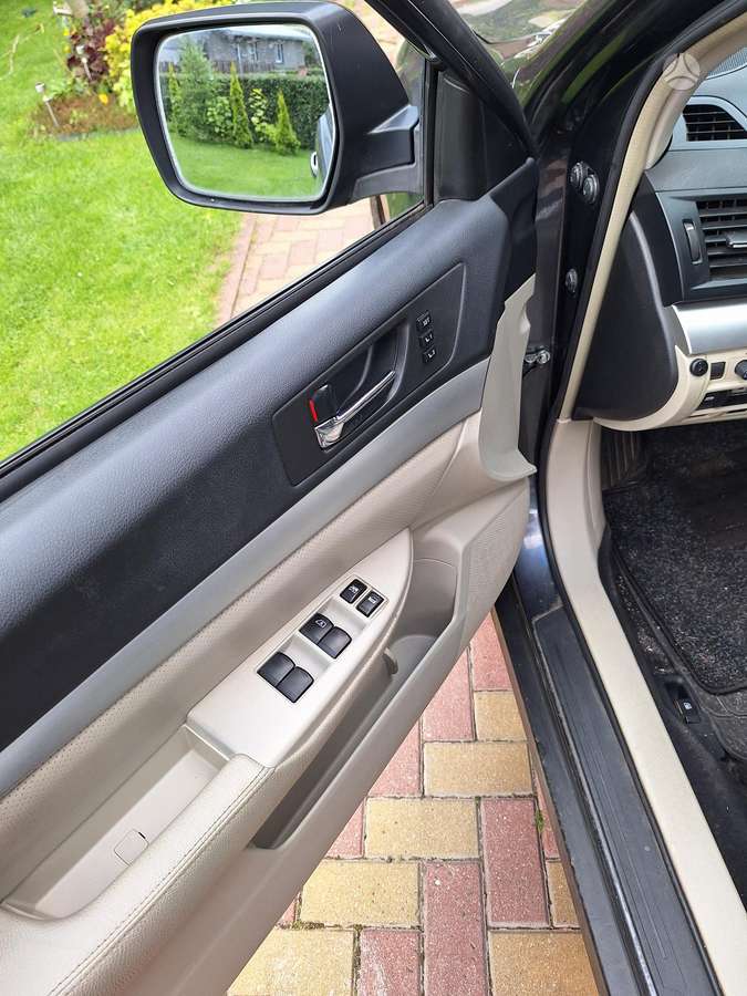 Subaru Outback 2010 — photo 9