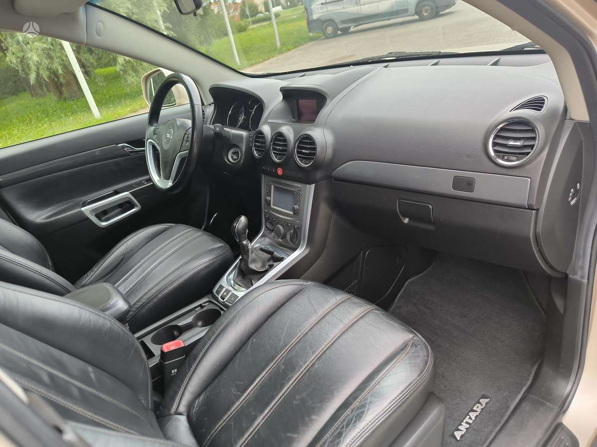 Opel Antara 2012 — photo 16
