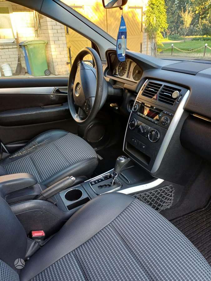 Mercedes-Benz B180 2006 — engine 1992 cm³, 109 HP (80kW)