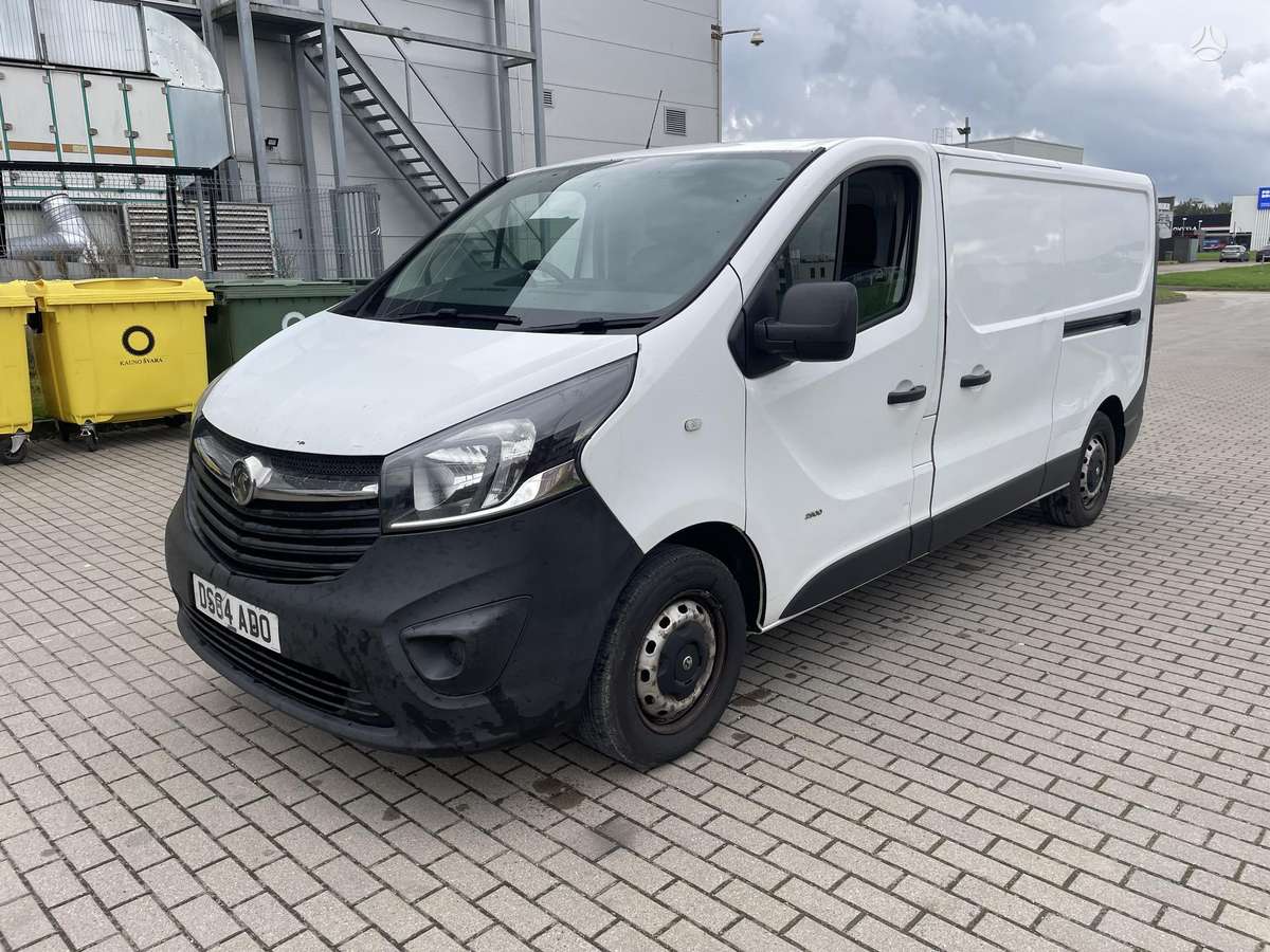 Opel Vivaro 2014 — rear view