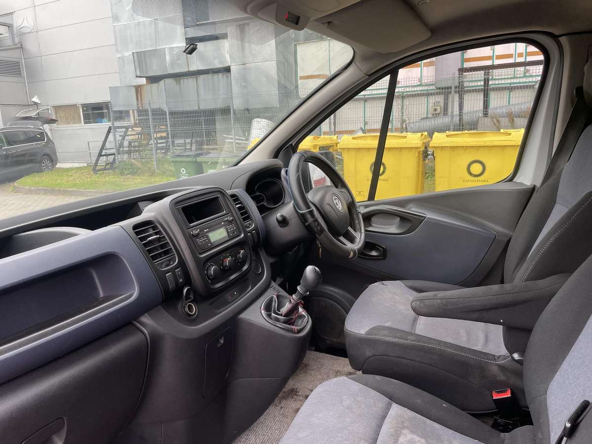Opel Vivaro 2014 — photo 9