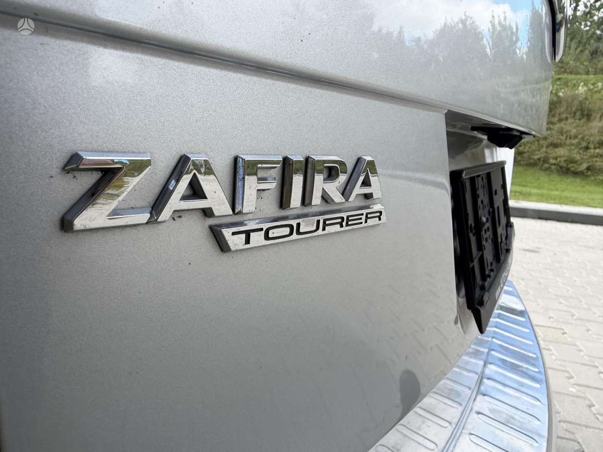 Opel Zafira 2015 — photo 12