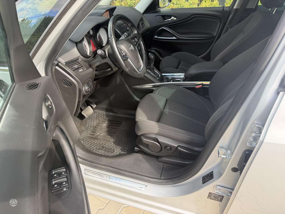 Opel Zafira 2015 — photo 13
