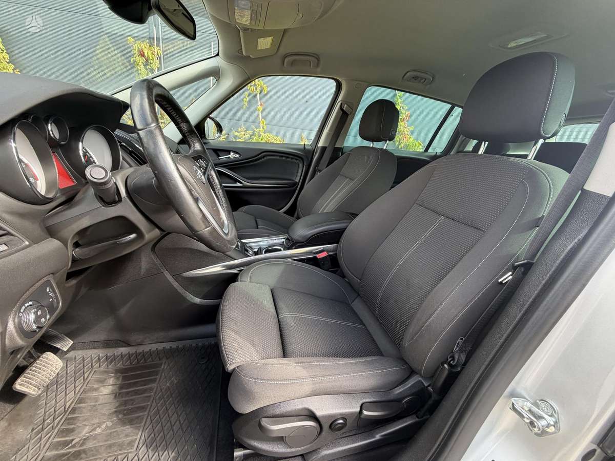 Opel Zafira 2015 — photo 14