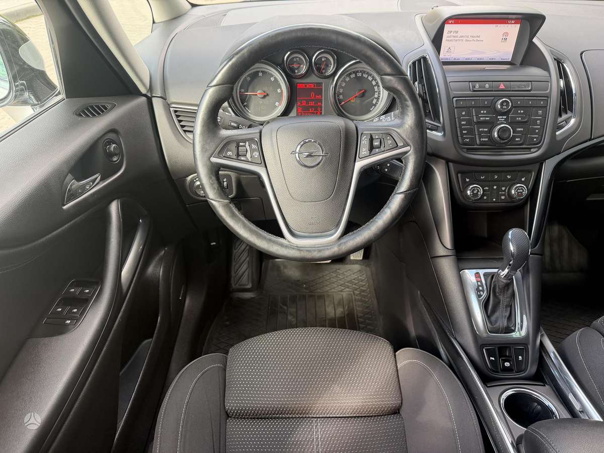 Opel Zafira 2015 — photo 15