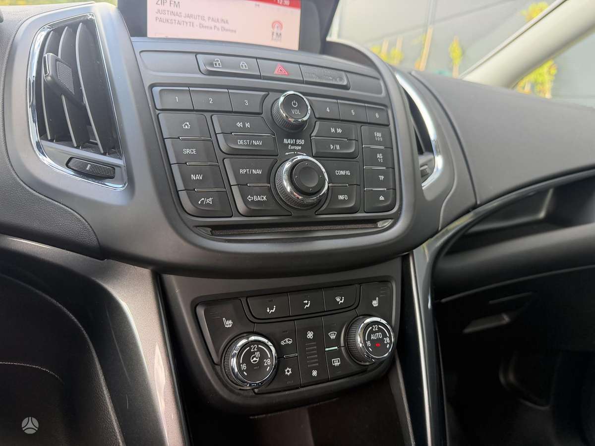 Opel Zafira 2015 — photo 16