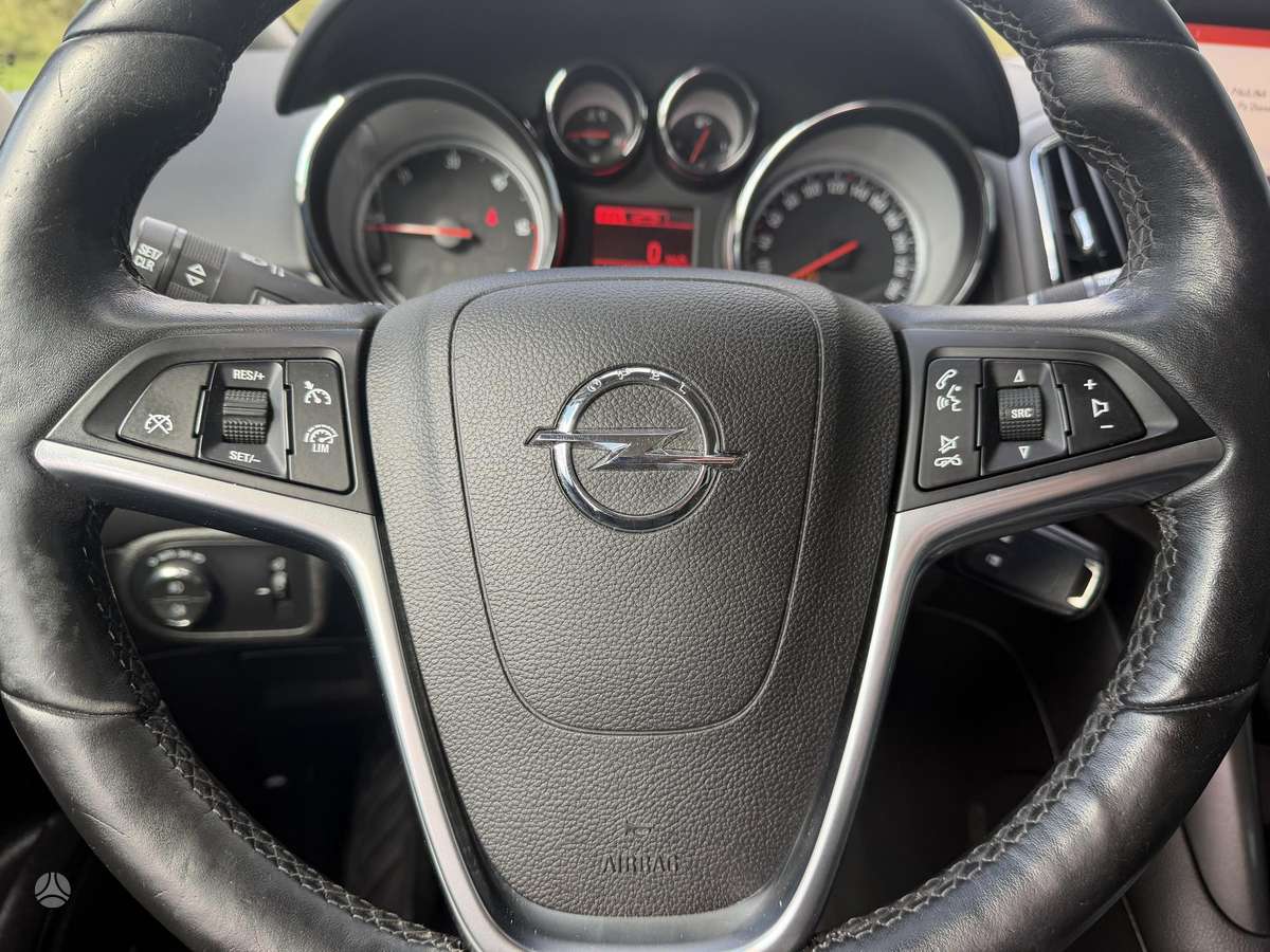 Opel Zafira 2015 — photo 18