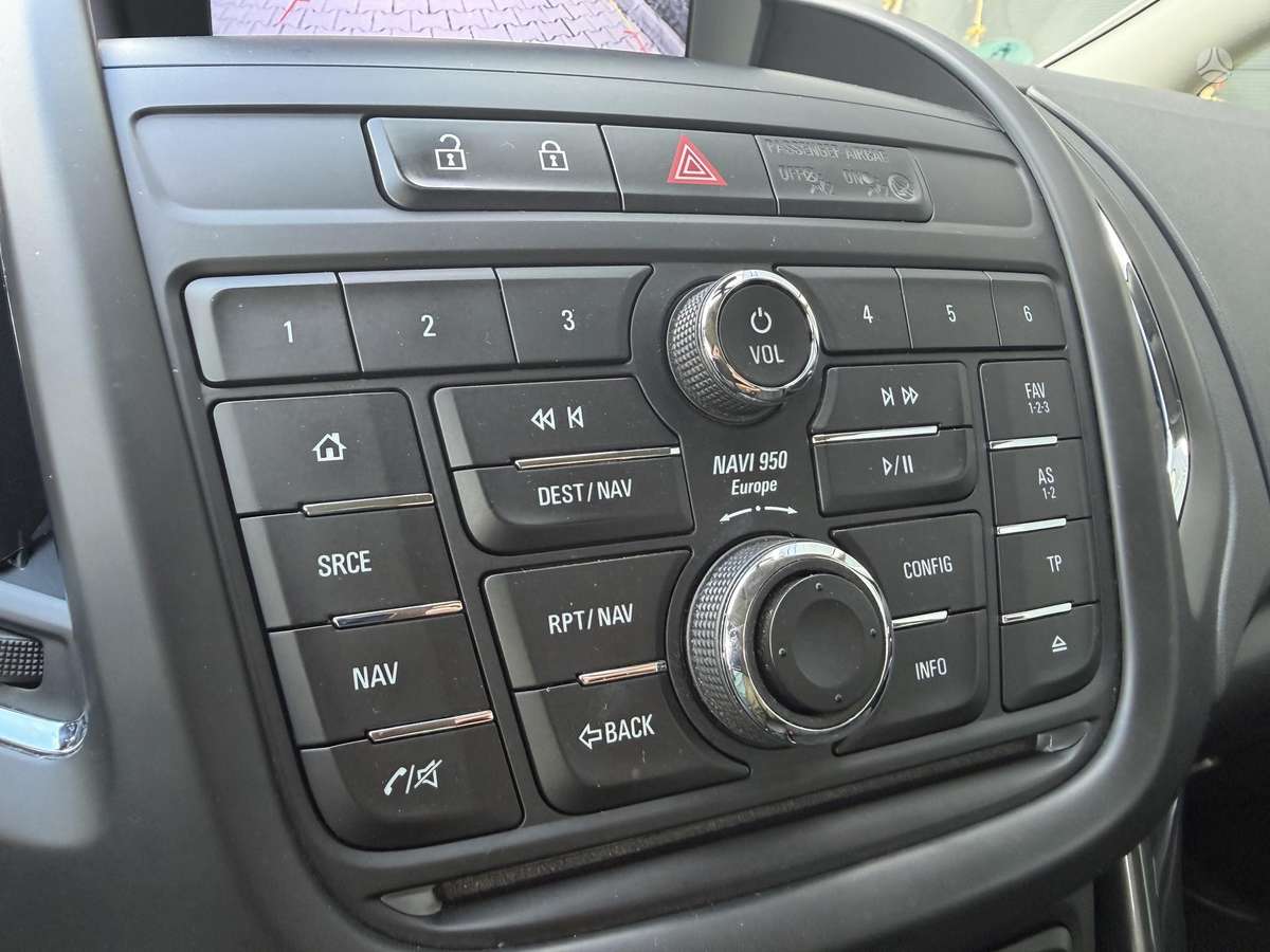 Opel Zafira 2015 — photo 23