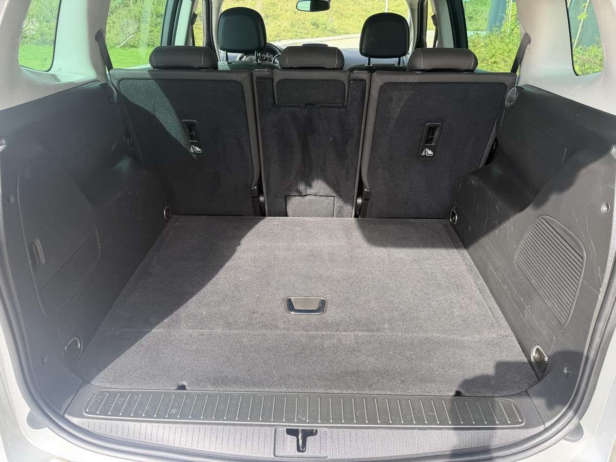 Opel Zafira 2015 — photo 25