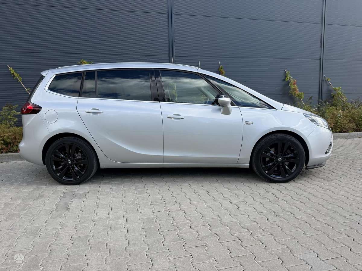 Opel Zafira 2015 — photo 7