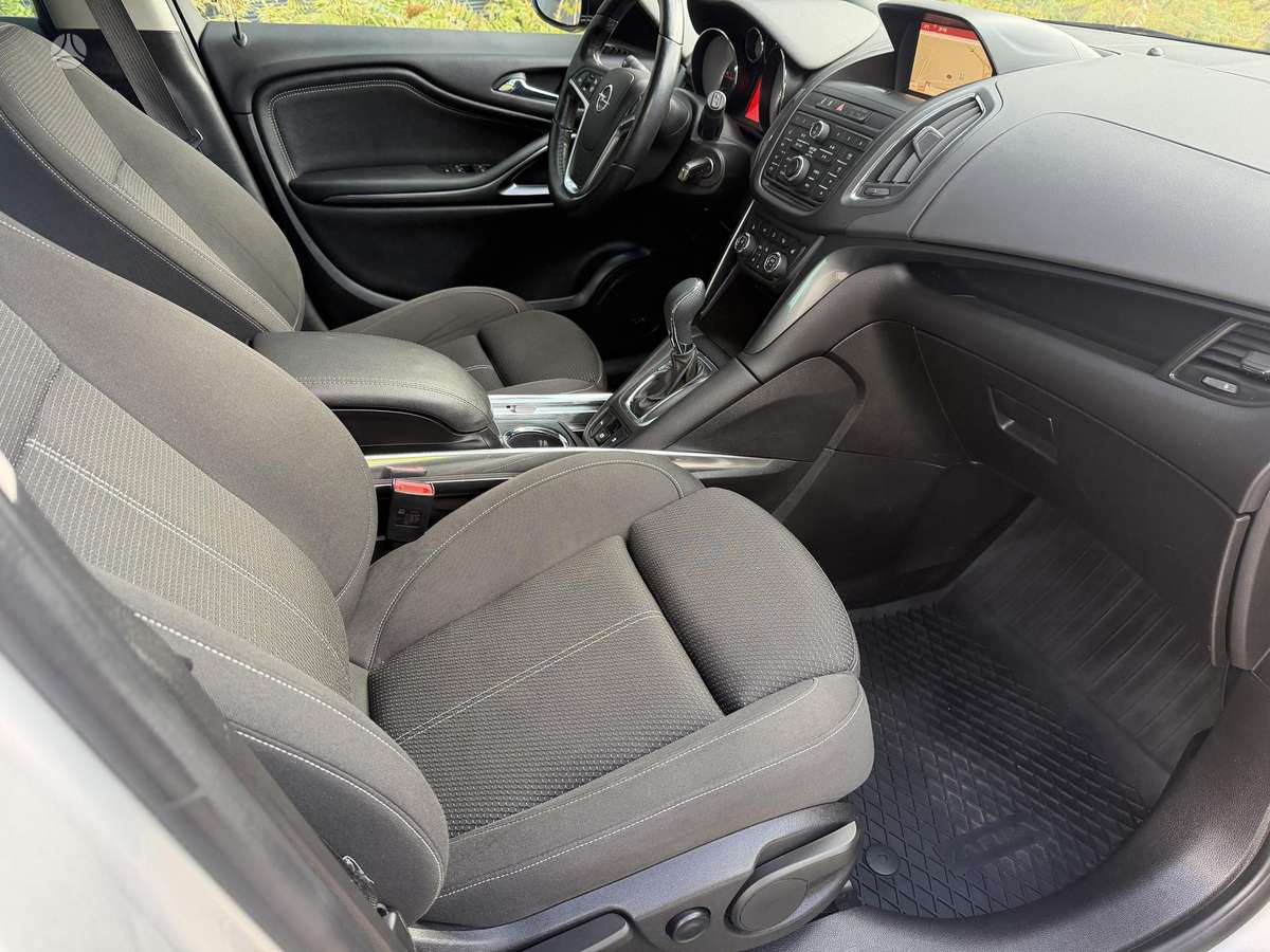 Opel Zafira 2015 — photo 9