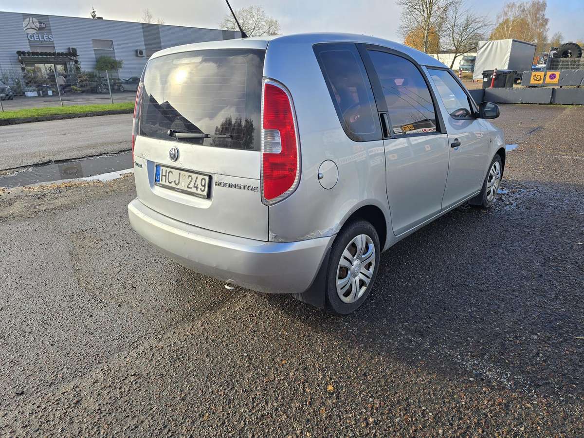 Skoda Roomster 2014 — rear view