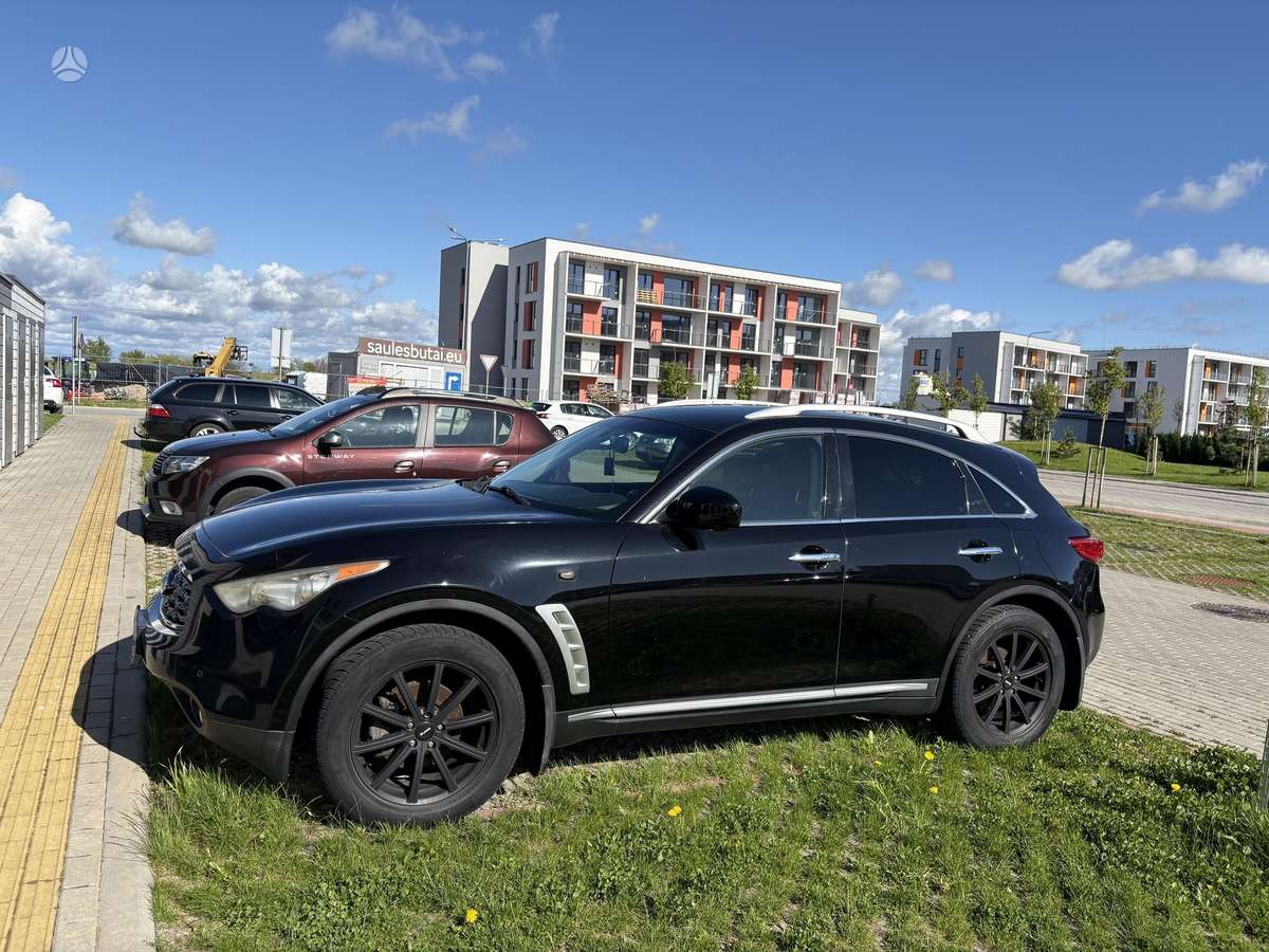 Infiniti FX35, 2009