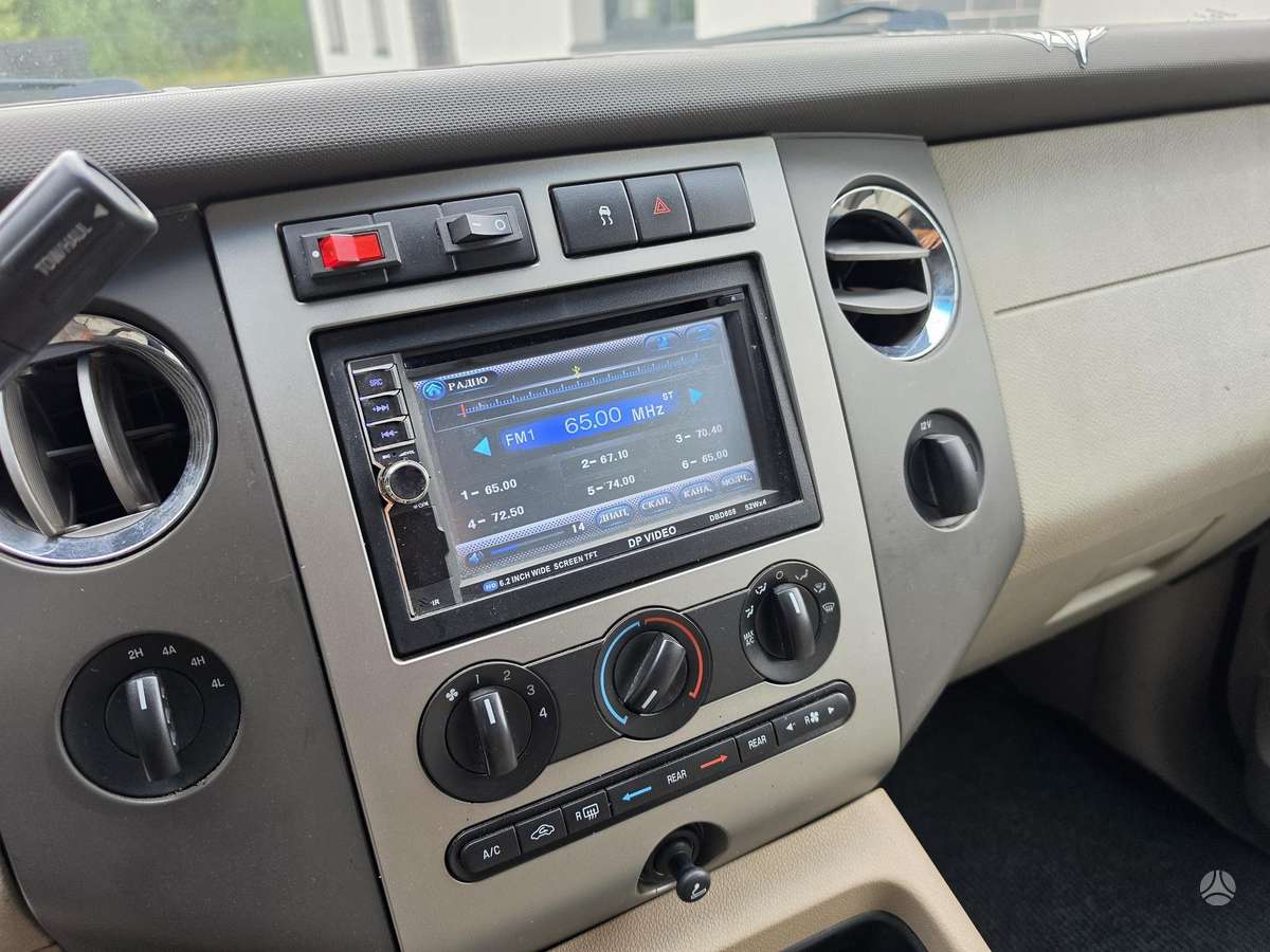 Ford Expedition 2009 — photo 11
