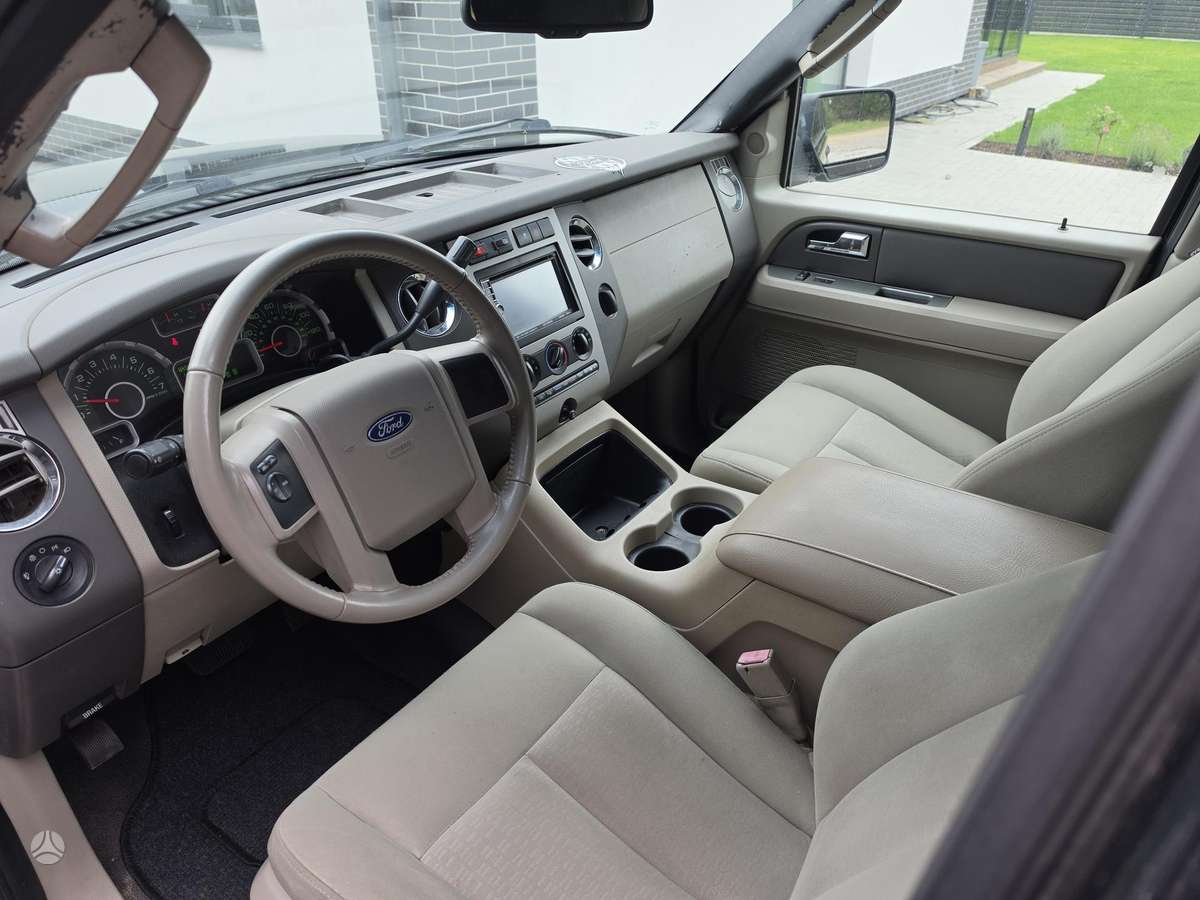 Ford Expedition 2009 — photo 13