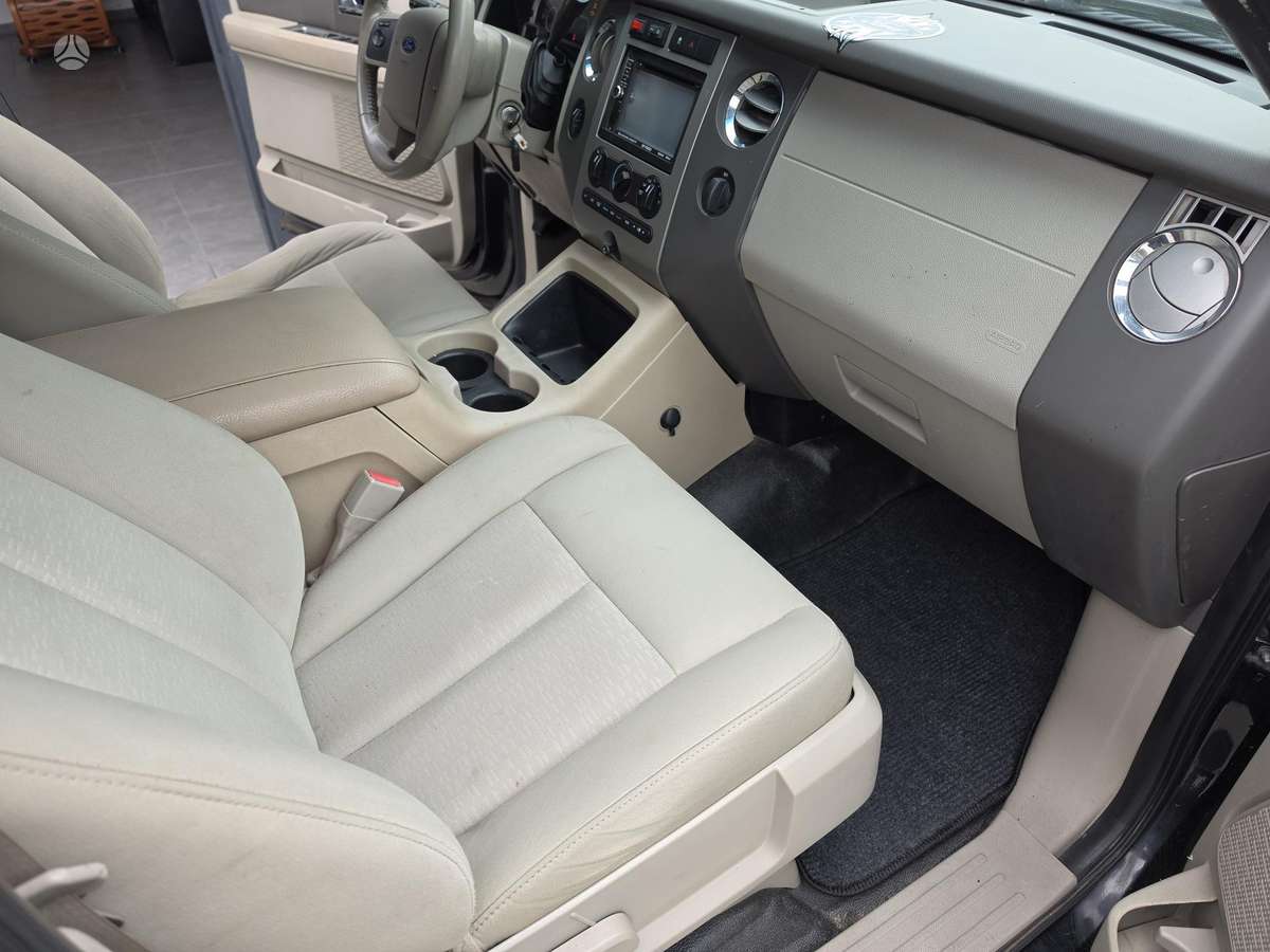 Ford Expedition 2009 — photo 15