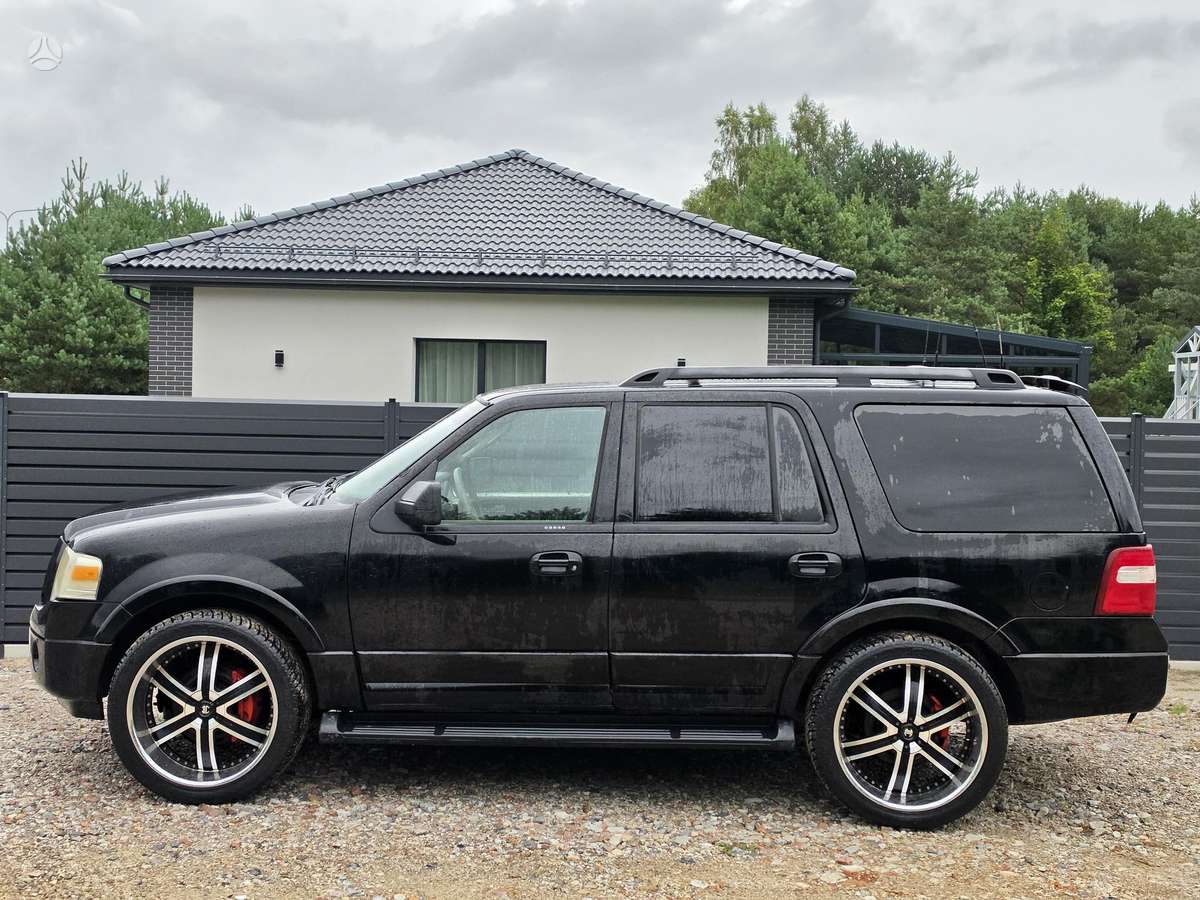 Ford Expedition 2009 — rear view