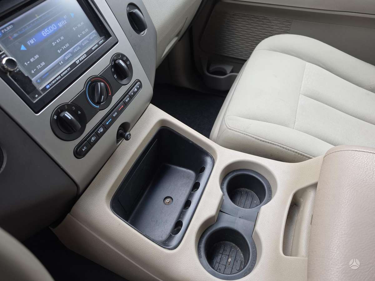 Ford Expedition 2009 — photo 9