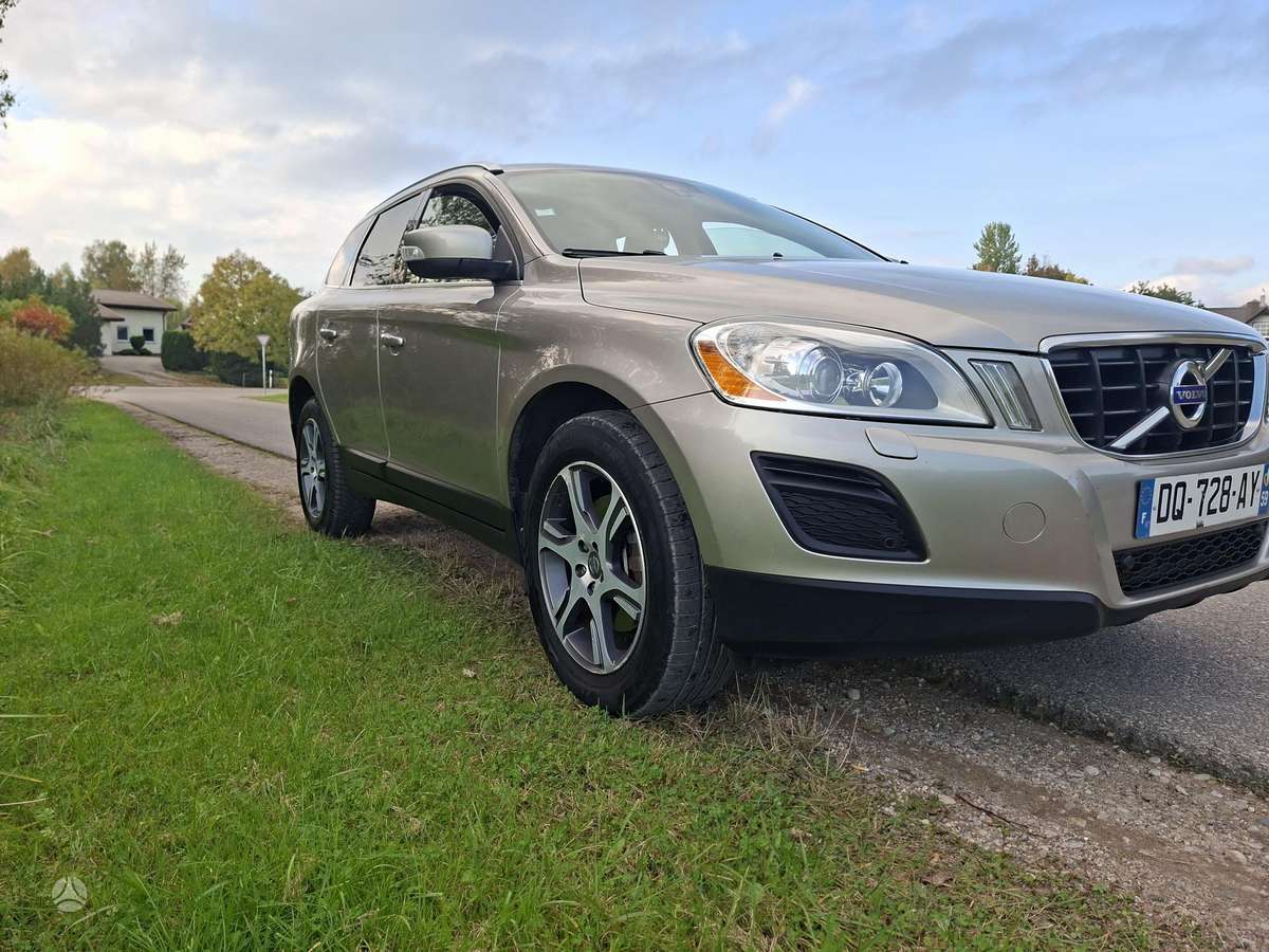 Volvo XC60 2010 — двигун 1984 cm³, 163 HP (120kW)