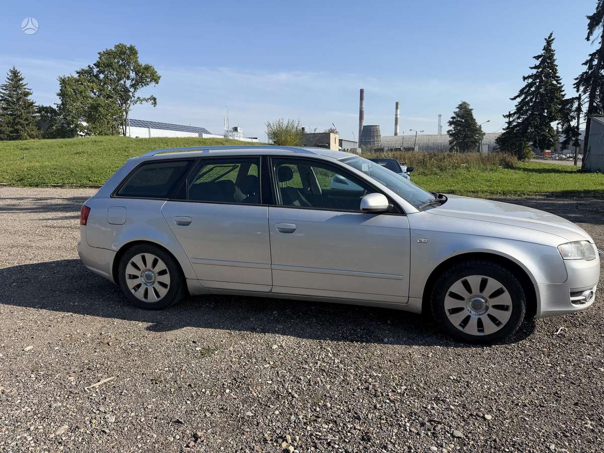 Audi A4 2005 — вигляд ззаду