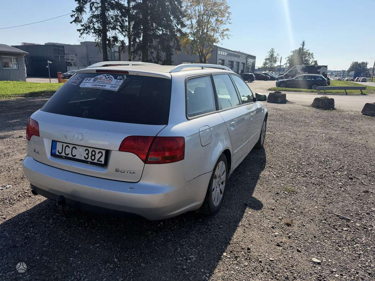 Audi A4 2005 — салон
