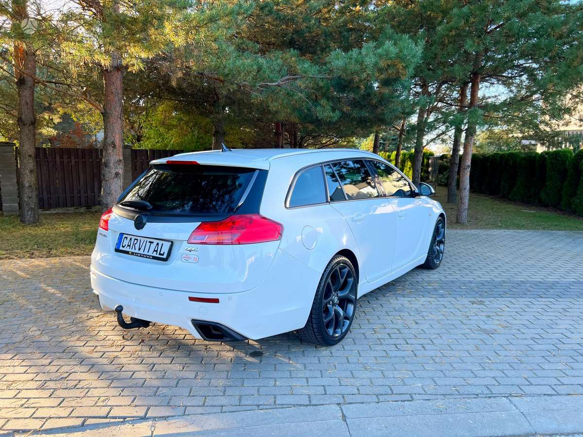 Opel Insignia 2010 — вигляд ззаду