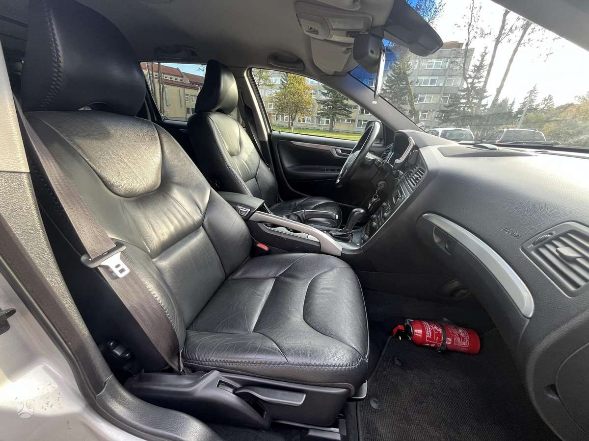 Volvo XC70 2005 — photo 19