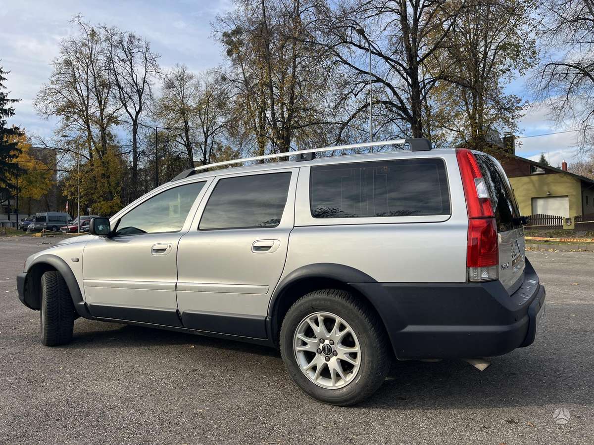 Volvo XC70 2005 — interior