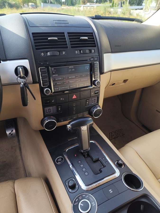 Volkswagen Touareg 2008 — photo 11
