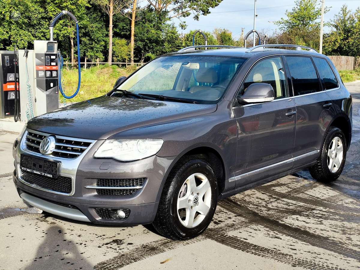 Volkswagen Touareg 2008 — rear view