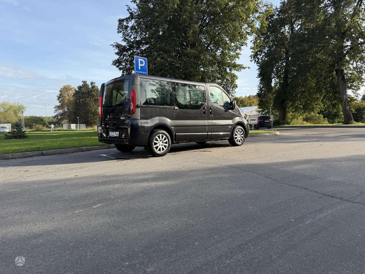 Opel Vivaro 2011 — engine 1995 cm³, 114 HP (84kW)
