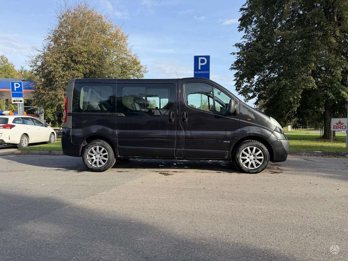 Opel Vivaro 2011 — photo 5