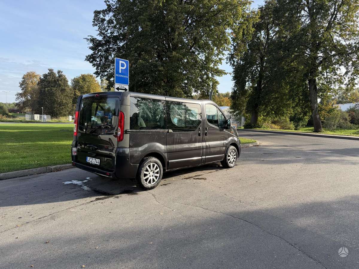 Opel Vivaro 2011 — photo 6