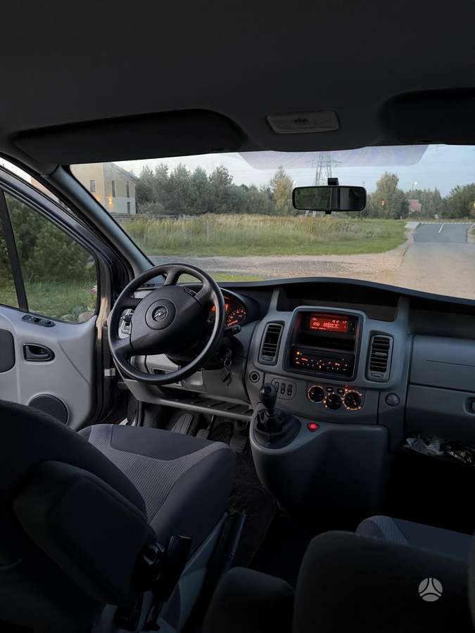 Opel Vivaro 2011 — photo 7