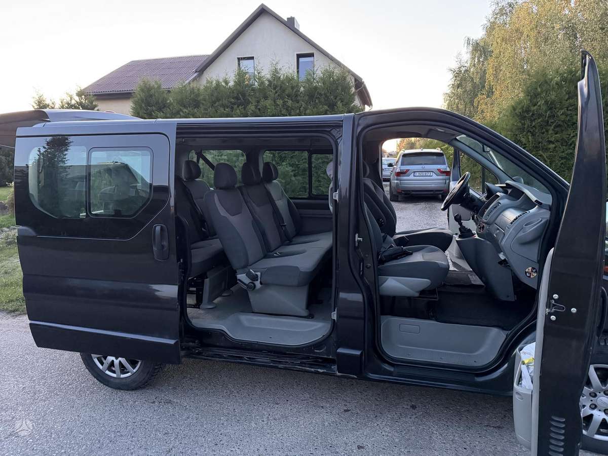 Opel Vivaro 2011 — photo 8