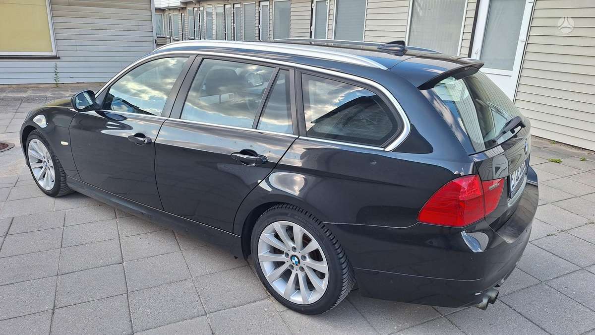 BMW 330 2012 — photo 11