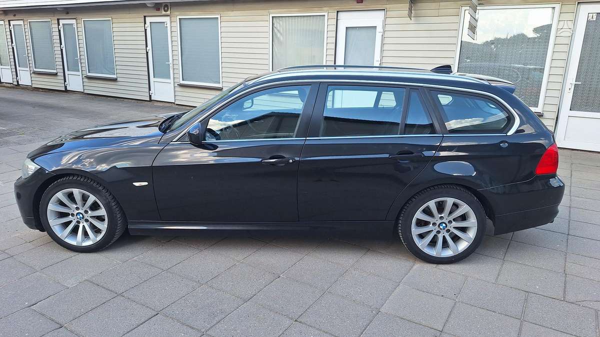 BMW 330 2012 — photo 12