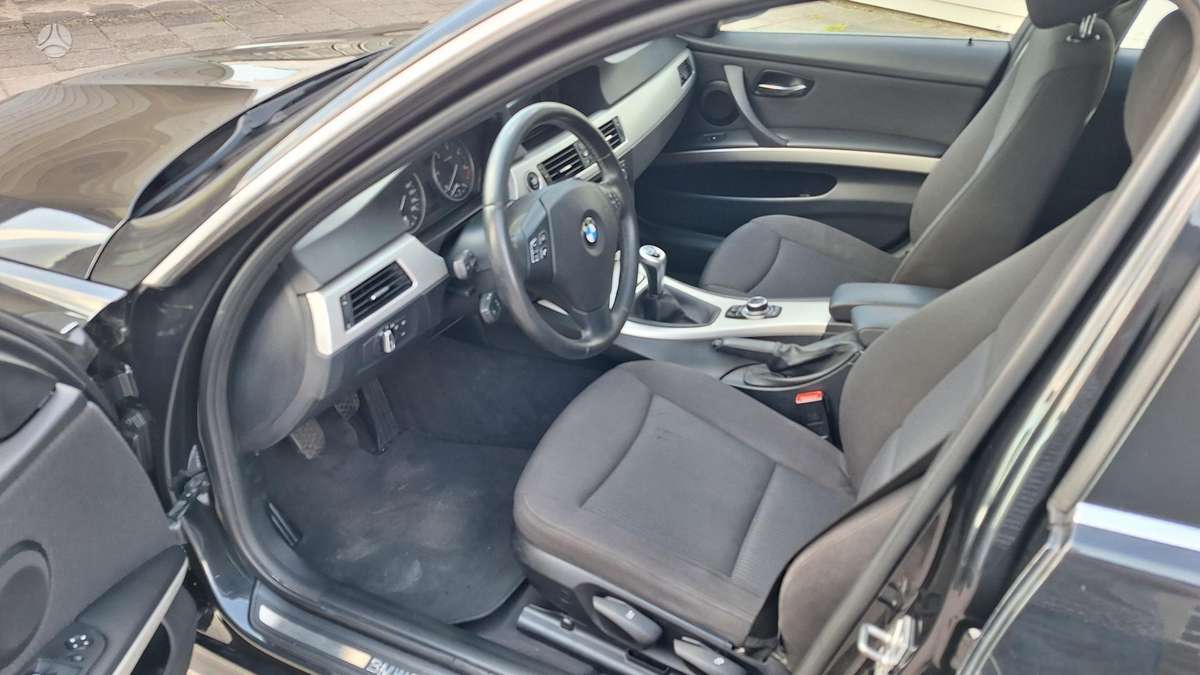 BMW 330 2012 — photo 13