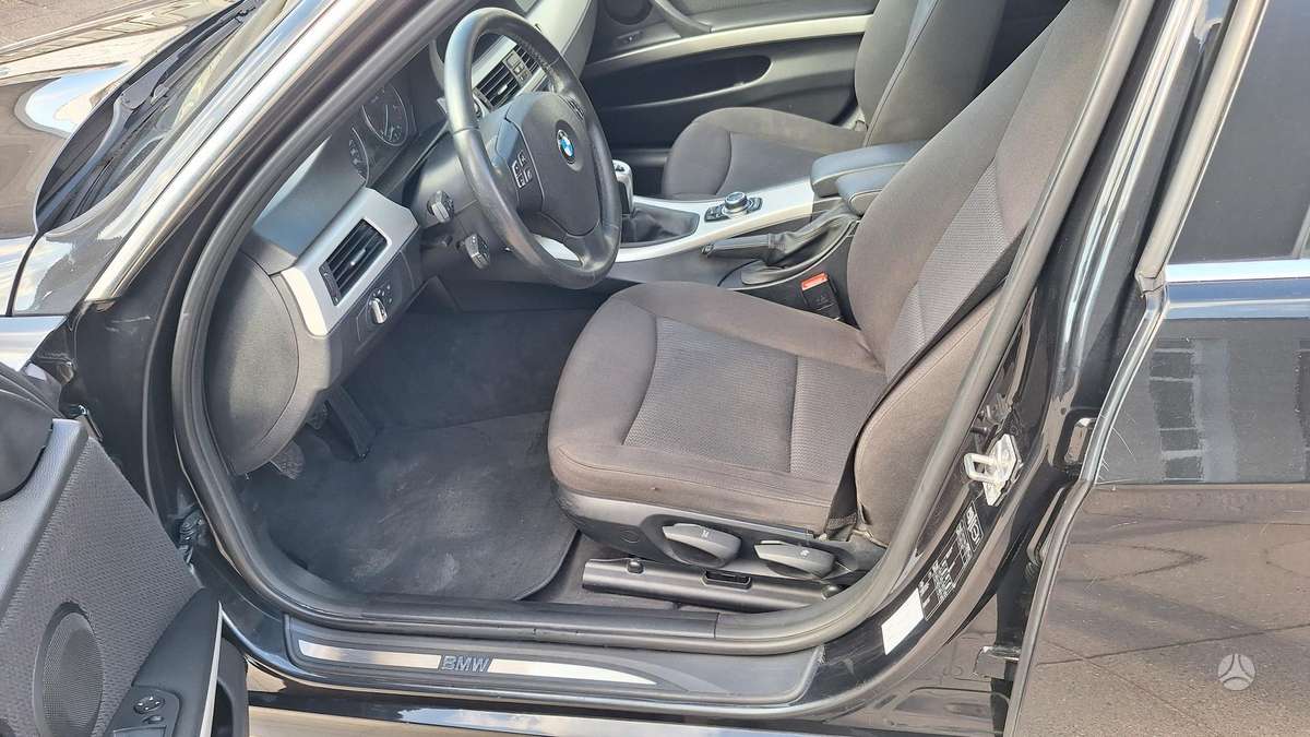 BMW 330 2012 — photo 14