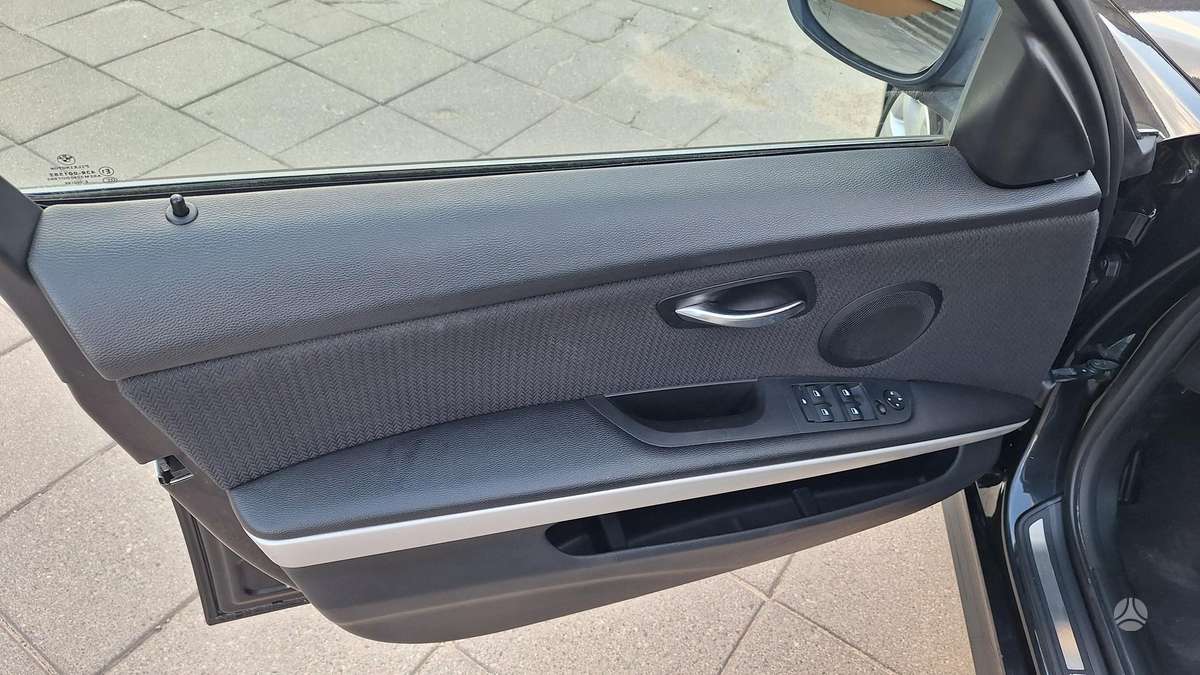 BMW 330 2012 — photo 15